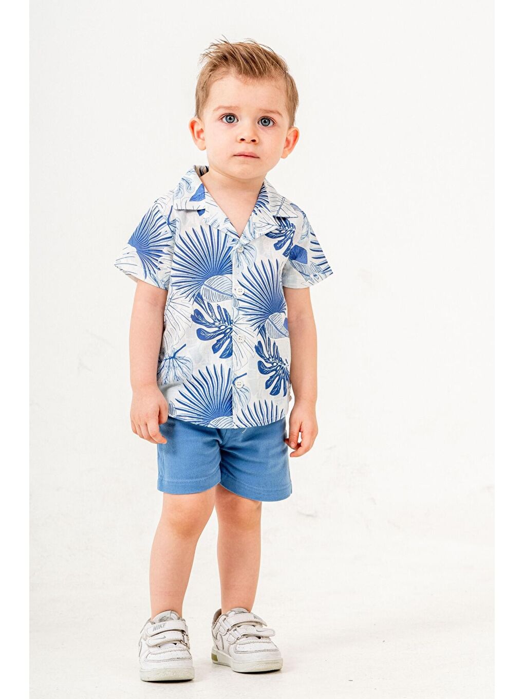 Mavi Tarz Yaprak Desenli Gömlek Belden Ayarlanabilir Slopetli Kısa Kollu Şortlu 2'li Takım Çocuk ve