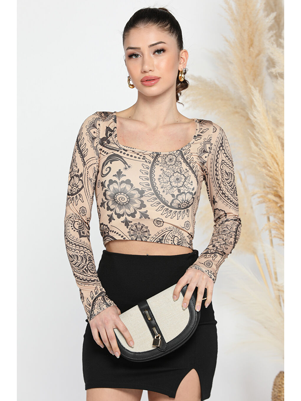 Gülseli Bej Desenli Kare Yaka Kadın Croptop Bluz