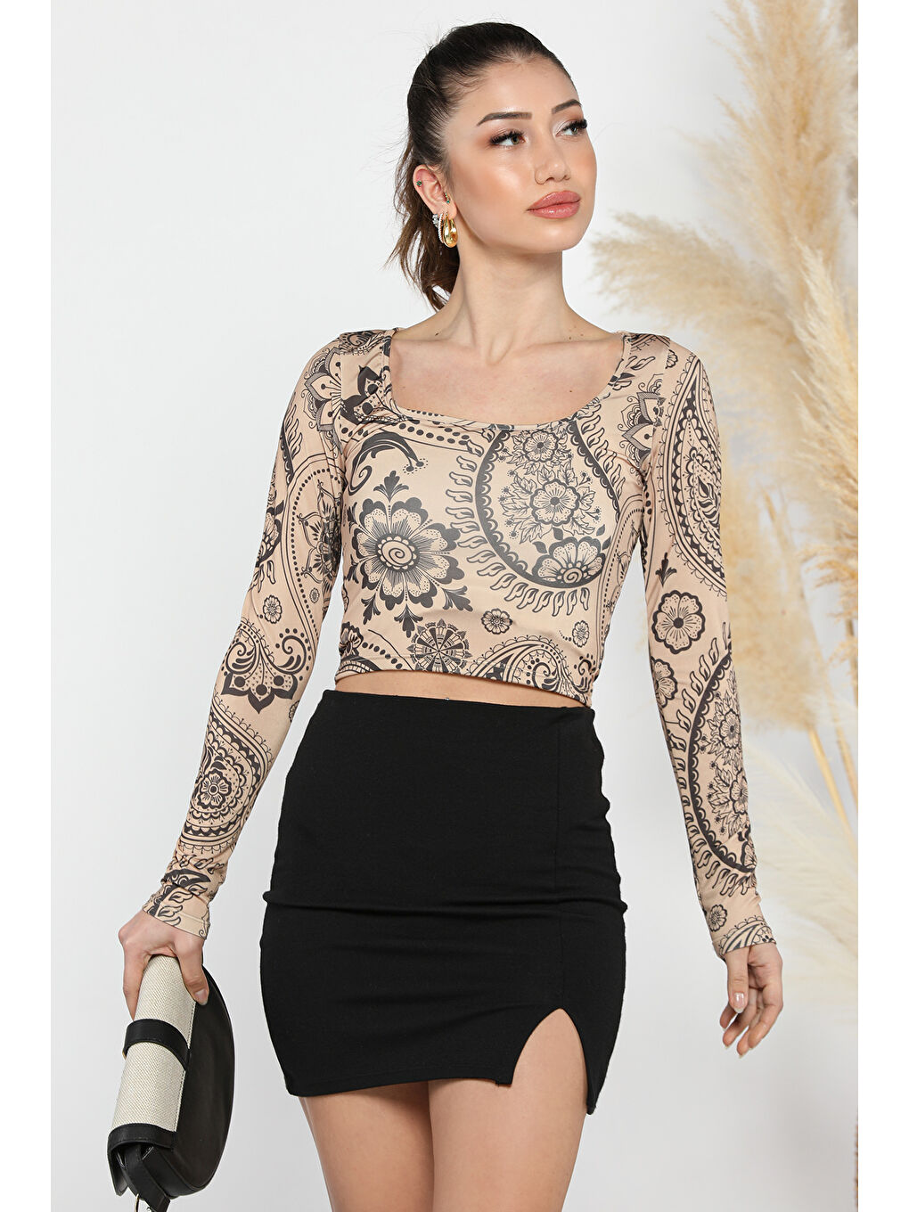 Gülseli Bej Desenli Kare Yaka Kadın Croptop Bluz - 1