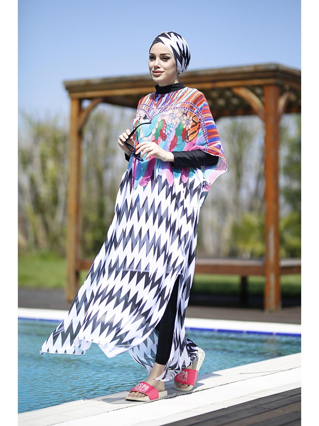 Siyah Tesettür Mayo Üzerine Desenli Kaftan Pareo Zikzak İnci-2