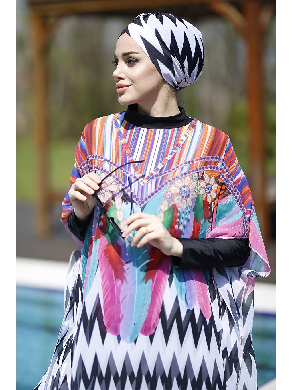 Siyah Tesettür Mayo Üzerine Desenli Kaftan Pareo Zikzak İnci-3