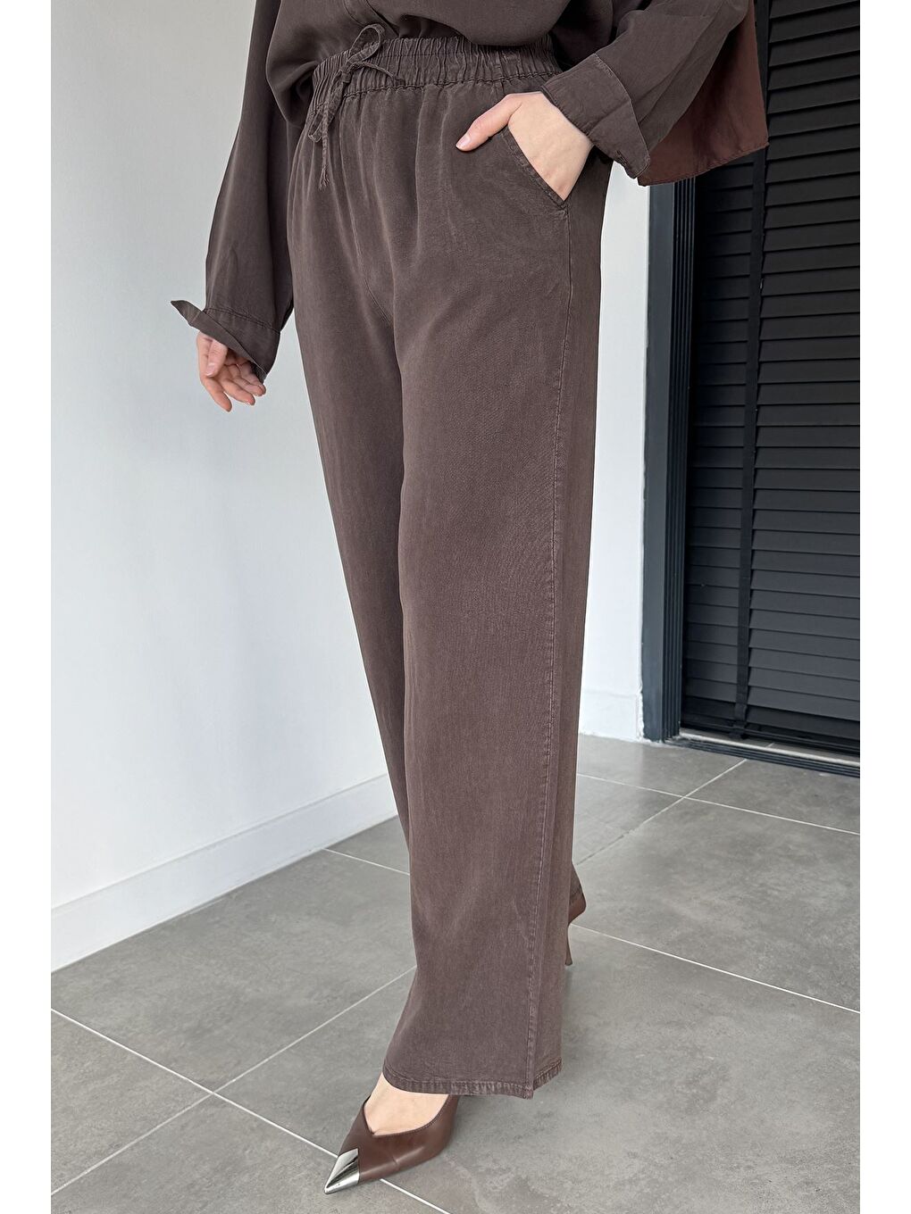 Kahverengi Bel Lastikli Kumaş Tesettür Pantolon