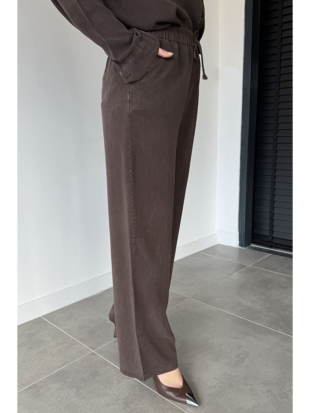 Kahverengi Bel Lastikli Kumaş Tesettür Pantolon-6