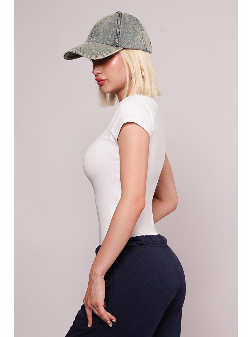 Beyaz Bisiklet Yaka Basic Kadın T-Shirt Mg2479-5