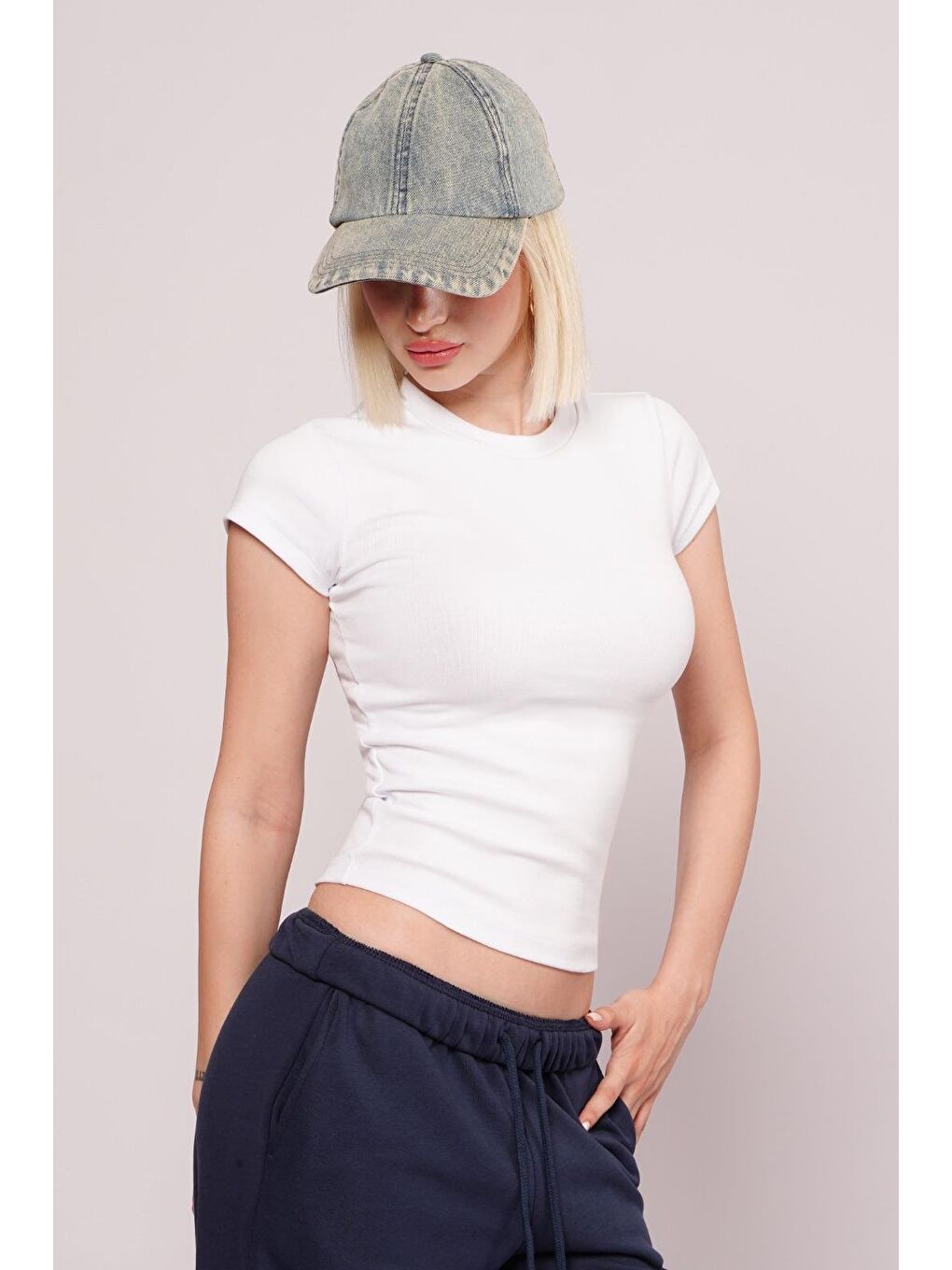 Beyaz Bisiklet Yaka Basic Kadın T-Shirt Mg2479-6