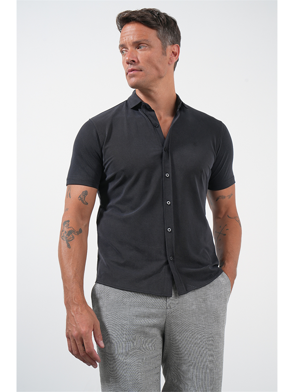 Siyah İtalyan Yaka Kısa Kol Cepsiz Slim Fit Esnek Gömlek 1004260159