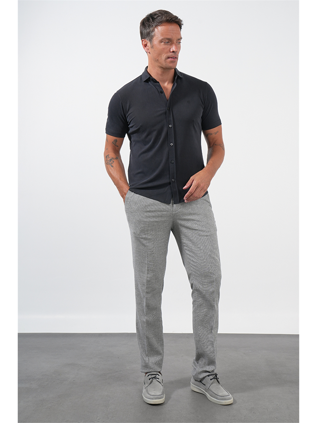 Siyah İtalyan Yaka Kısa Kol Cepsiz Slim Fit Esnek Gömlek 1004260159-1