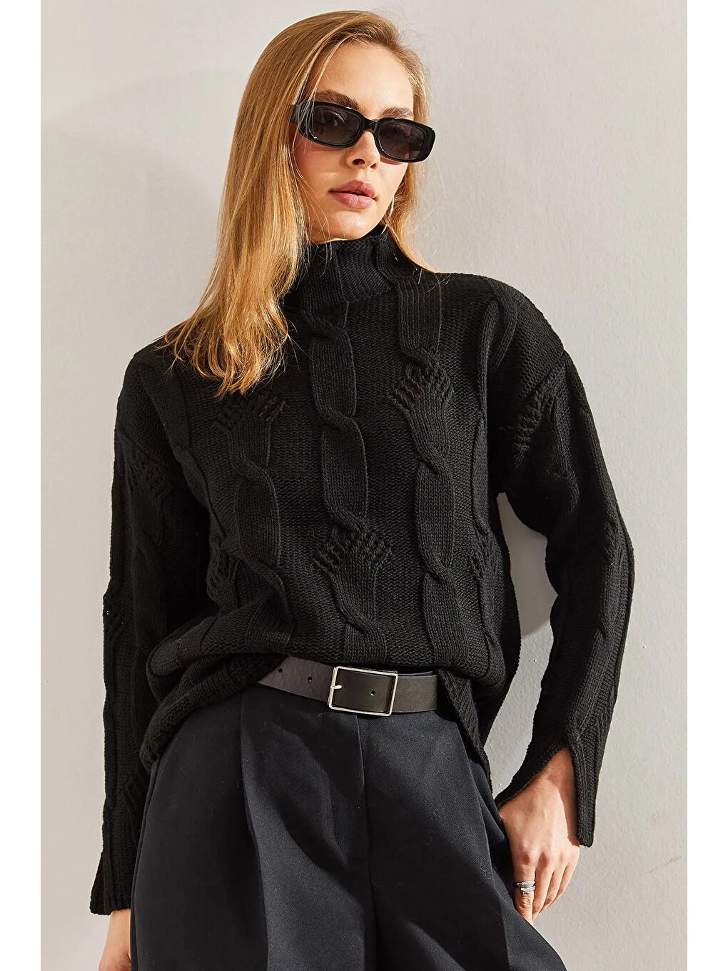 Siyah Kadın Yarım Balıkçı Yaka Saç Örgü Desenli Triko Kazak-1