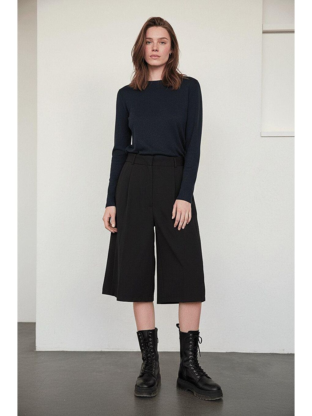 Siyah Pileli Cepli Kadın Bermuda Mg2620