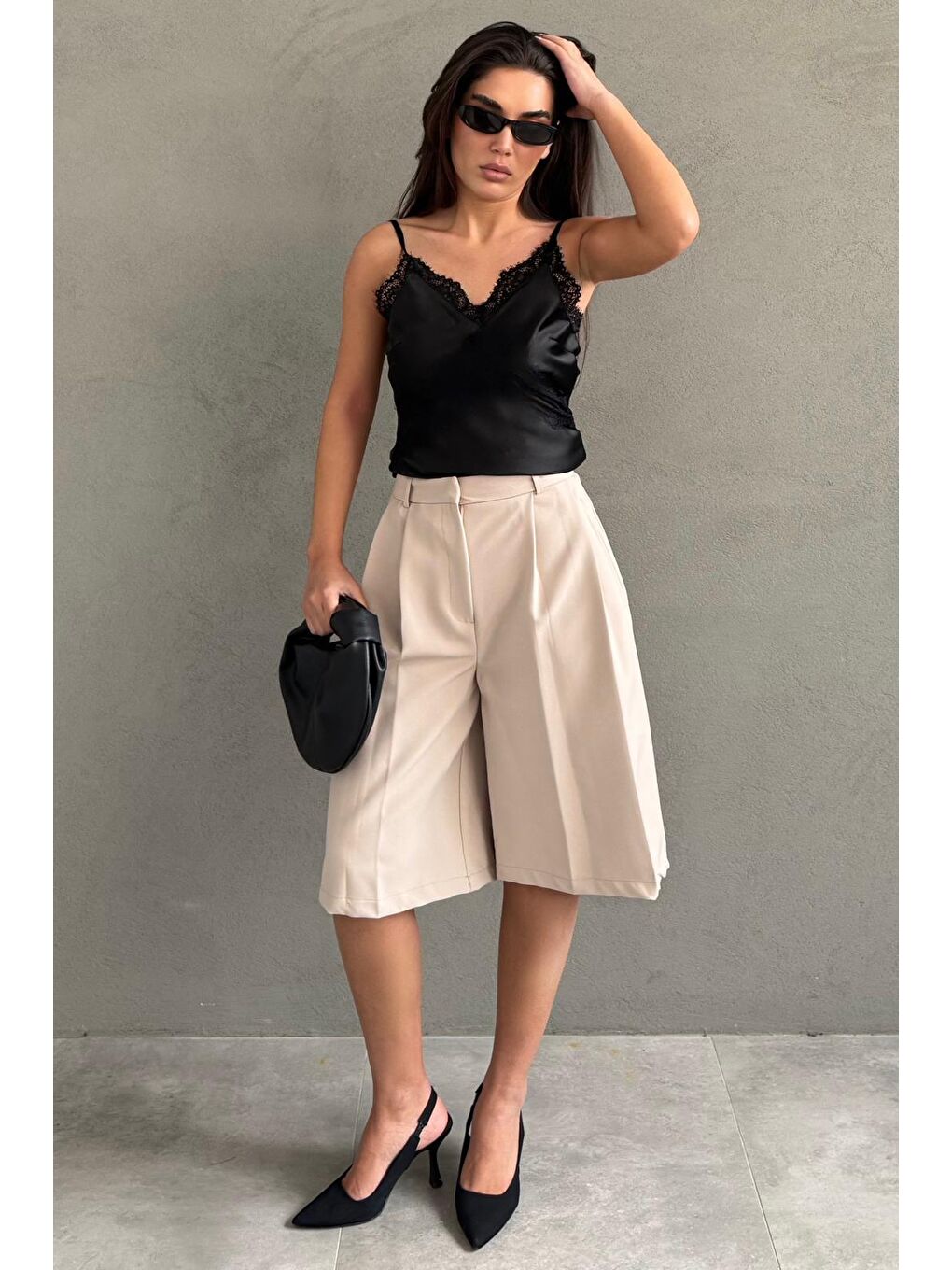 Bej Taş Rengi Pileli Cepli Kadın Bermuda Mg2620-2