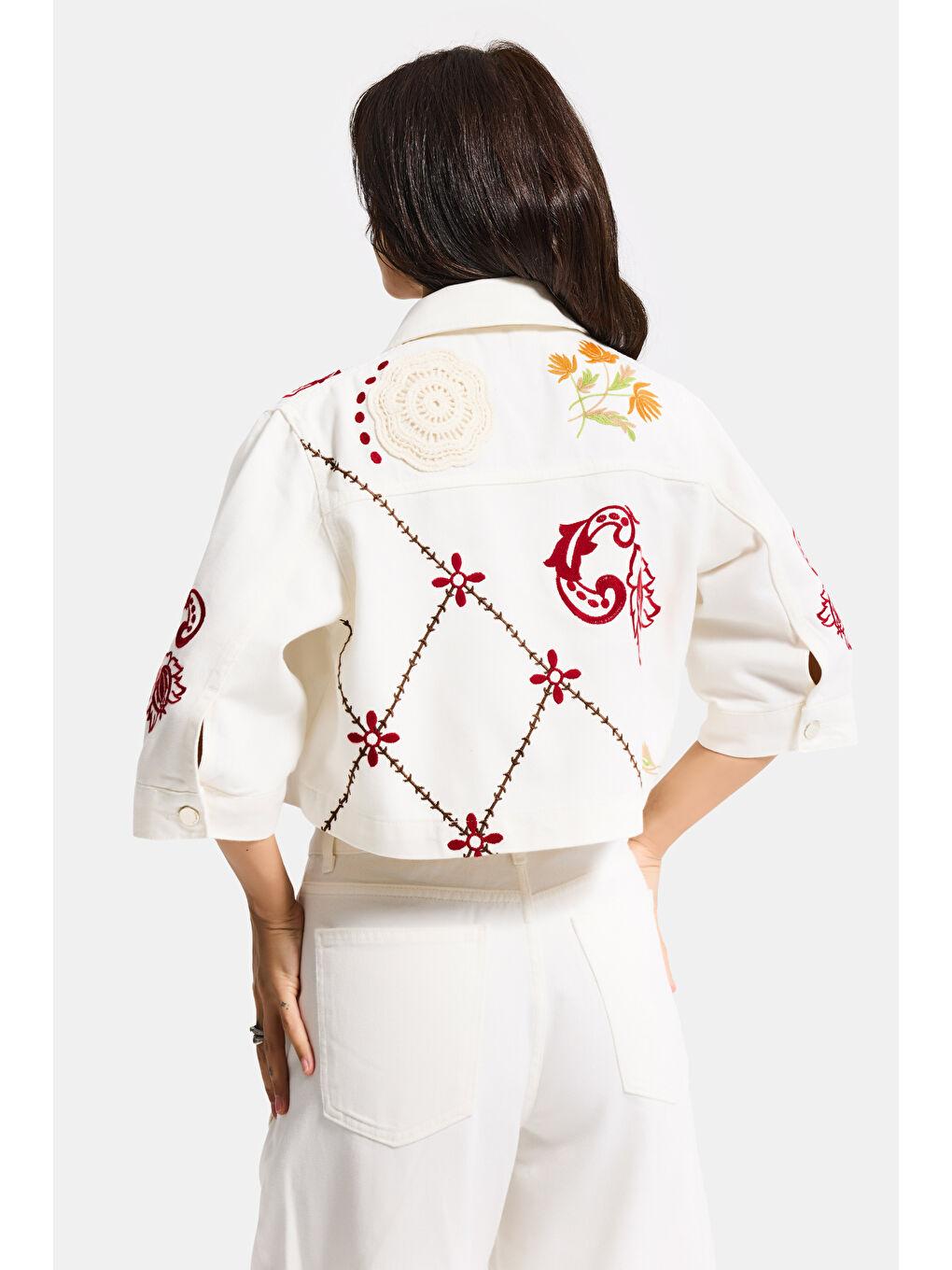 Kadın Ekru 7s6-101 Crop Fit Özel Desen Çiçek Nakışlı Tasarım Denim Ceket-3