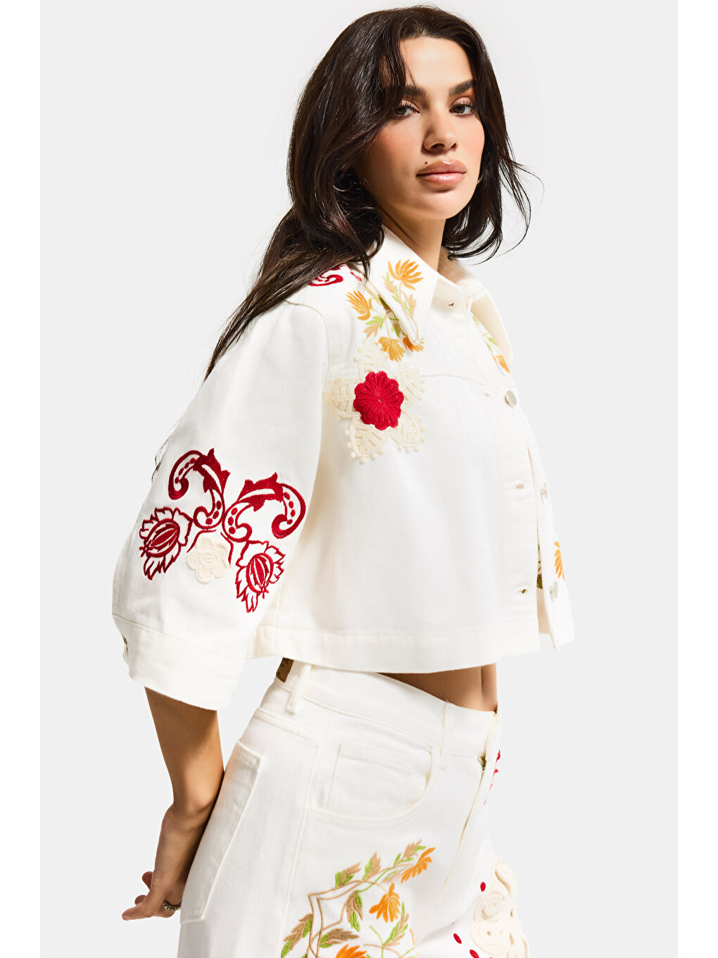 Kadın Ekru 7s6-101 Crop Fit Özel Desen Çiçek Nakışlı Tasarım Denim Ceket-6