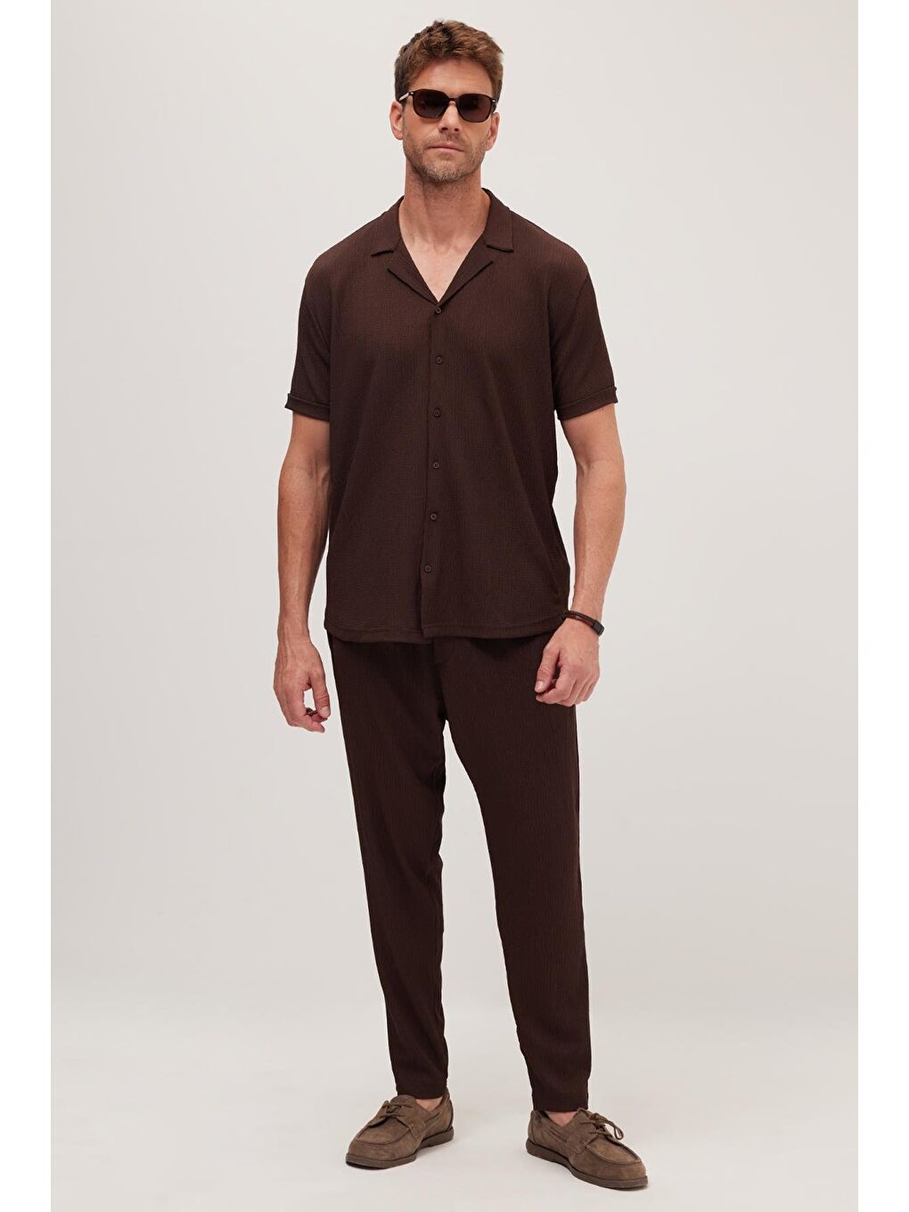 Erkek Standart Fit Kısa Kollu Beli Bağcıklı Apaş Yaka Kahverengi Gömlek Jogger Takım-3