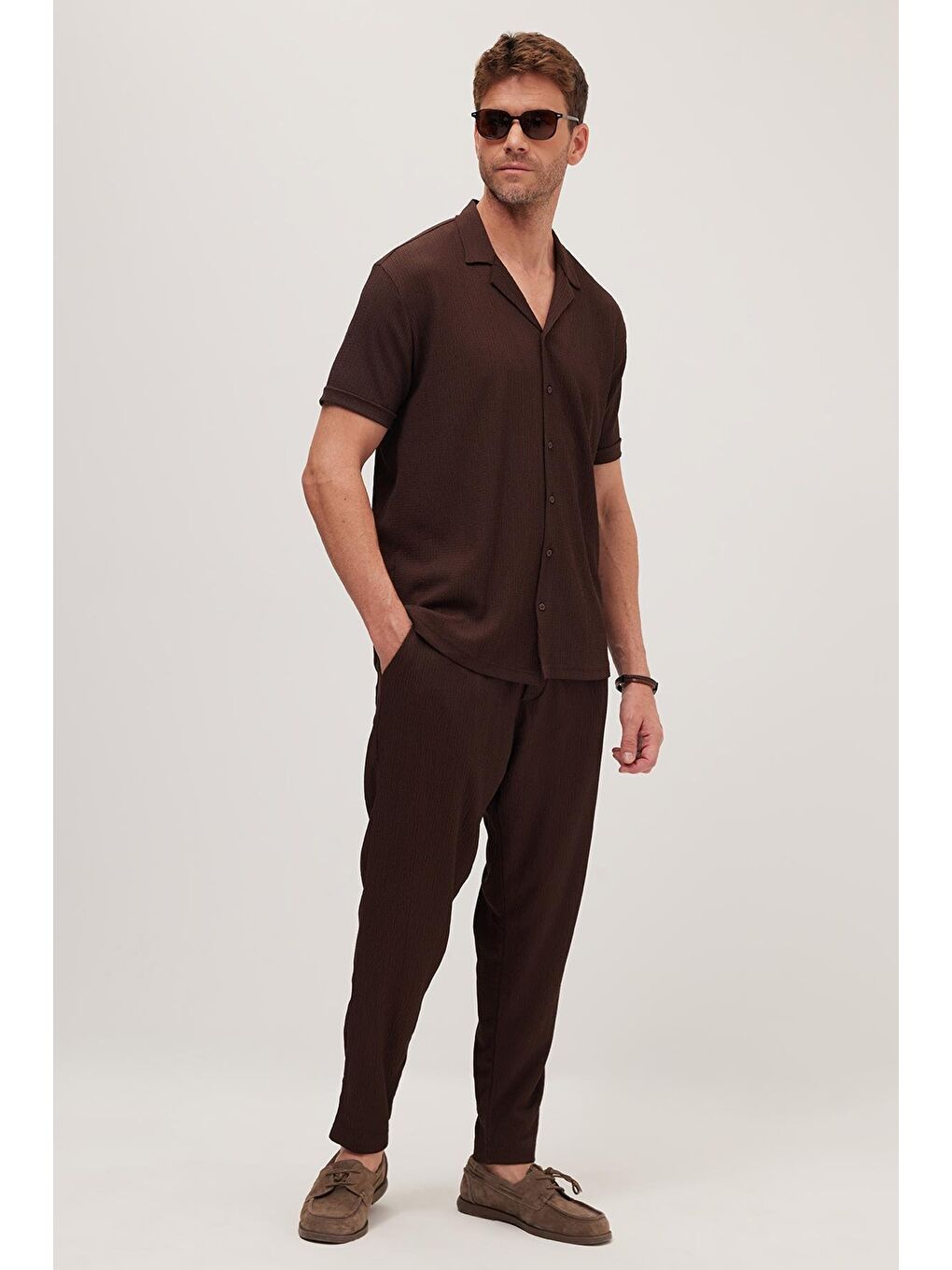 Erkek Standart Fit Kısa Kollu Beli Bağcıklı Apaş Yaka Kahverengi Gömlek Jogger Takım-4