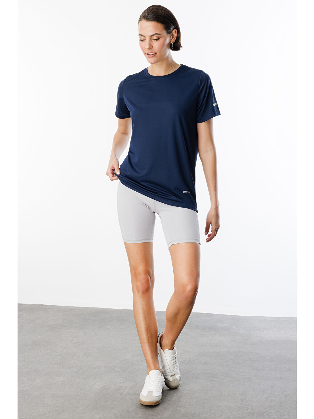 Lacivert Kadın Nem Emici Hızlı Kuruma Atletik Teknik Performans Spor T-shirt DRIFIT-KISAKOL-1