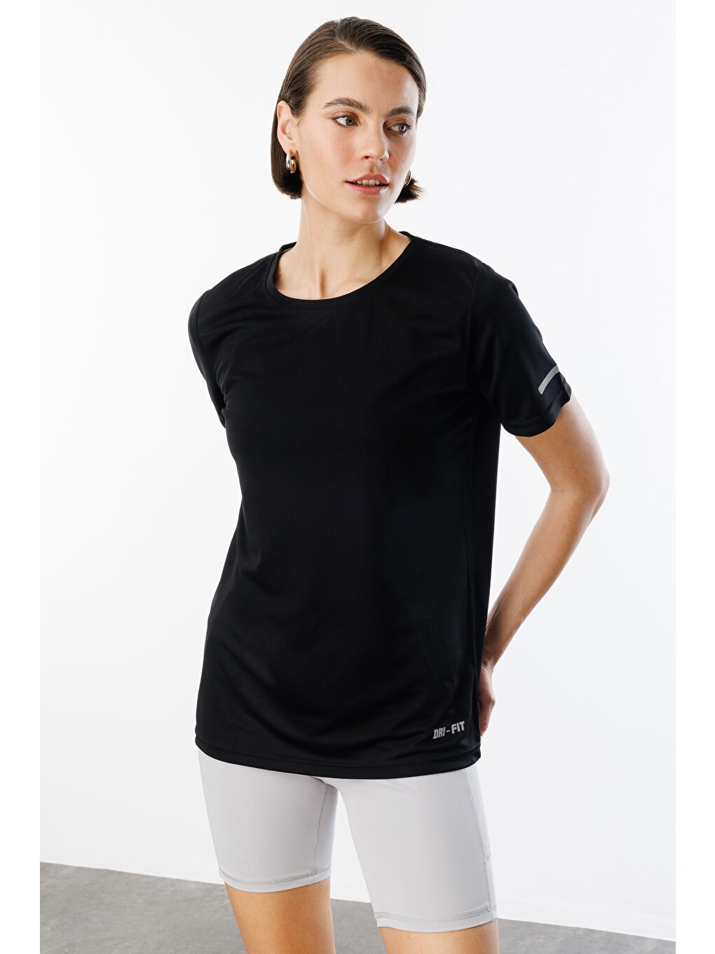 Siyah Kadın Nem Emici Hızlı Kuruma Atletik Teknik Performans Spor T-shirt DRIFIT-KISAKOL-2