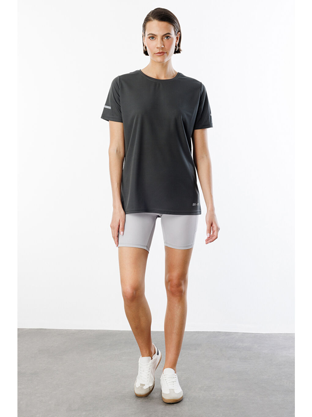 Gri Kadın Nem Emici Hızlı Kuruma Atletik Teknik Performans Spor T-shirt DRIFIT-KISAKOL-1