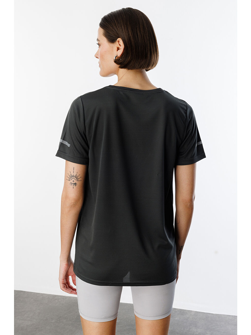 Gri Kadın Nem Emici Hızlı Kuruma Atletik Teknik Performans Spor T-shirt DRIFIT-KISAKOL-5