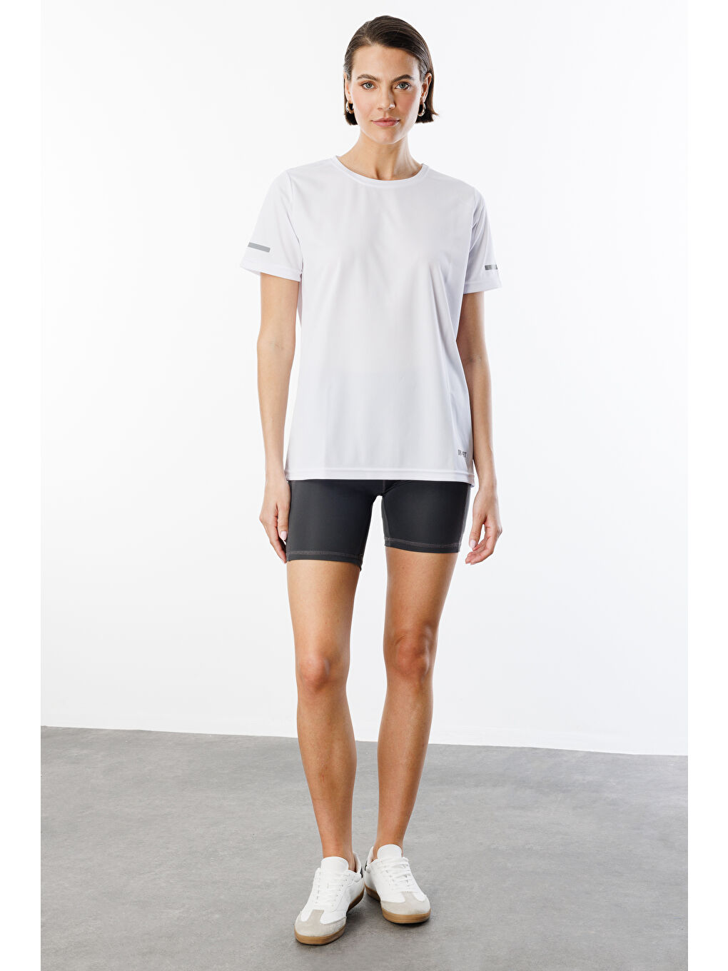 Beyaz Kadın Nem Emici Hızlı Kuruma Atletik Teknik Performans Spor T-shirt DRIFIT-KISAKOL-2