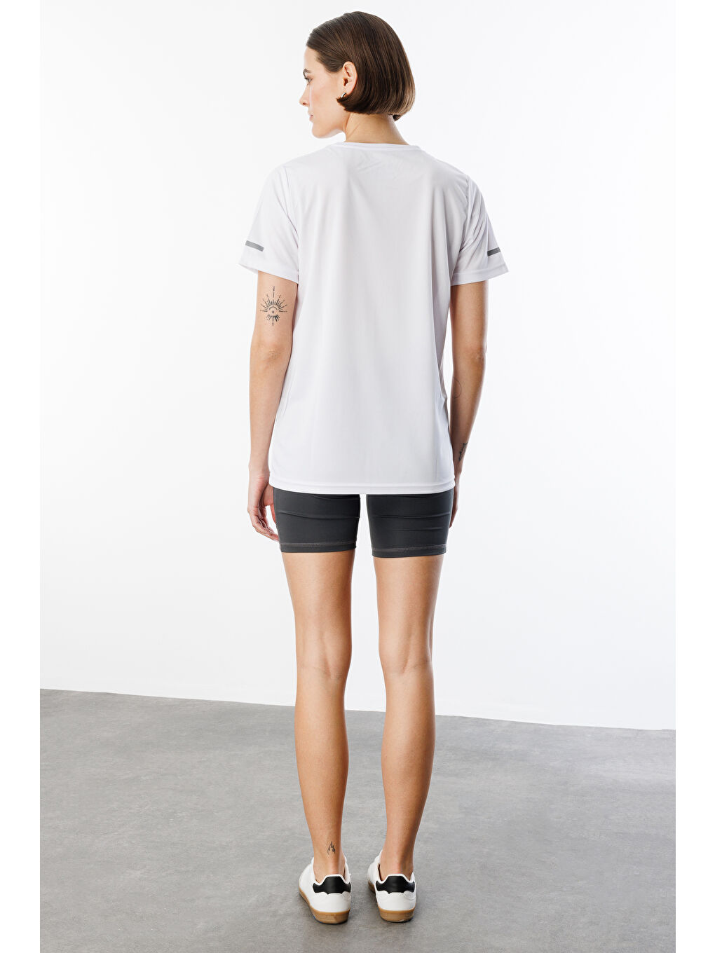 Beyaz Kadın Nem Emici Hızlı Kuruma Atletik Teknik Performans Spor T-shirt DRIFIT-KISAKOL-4