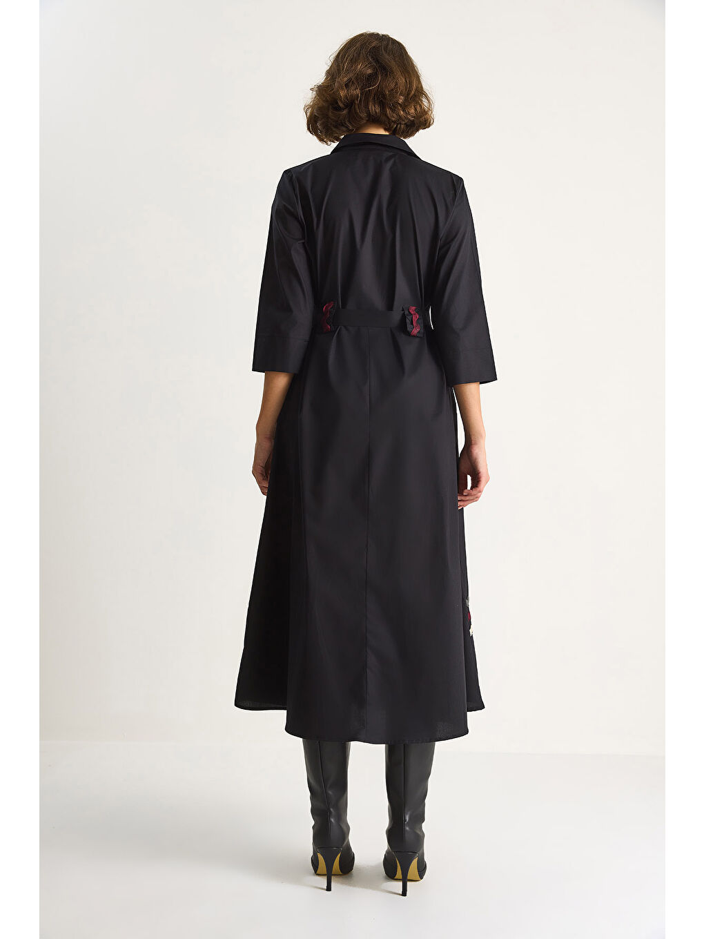 Siyah Kadın Nakış Detaylı Yakalı Kemer Köprülü Gömlek Elbise-6