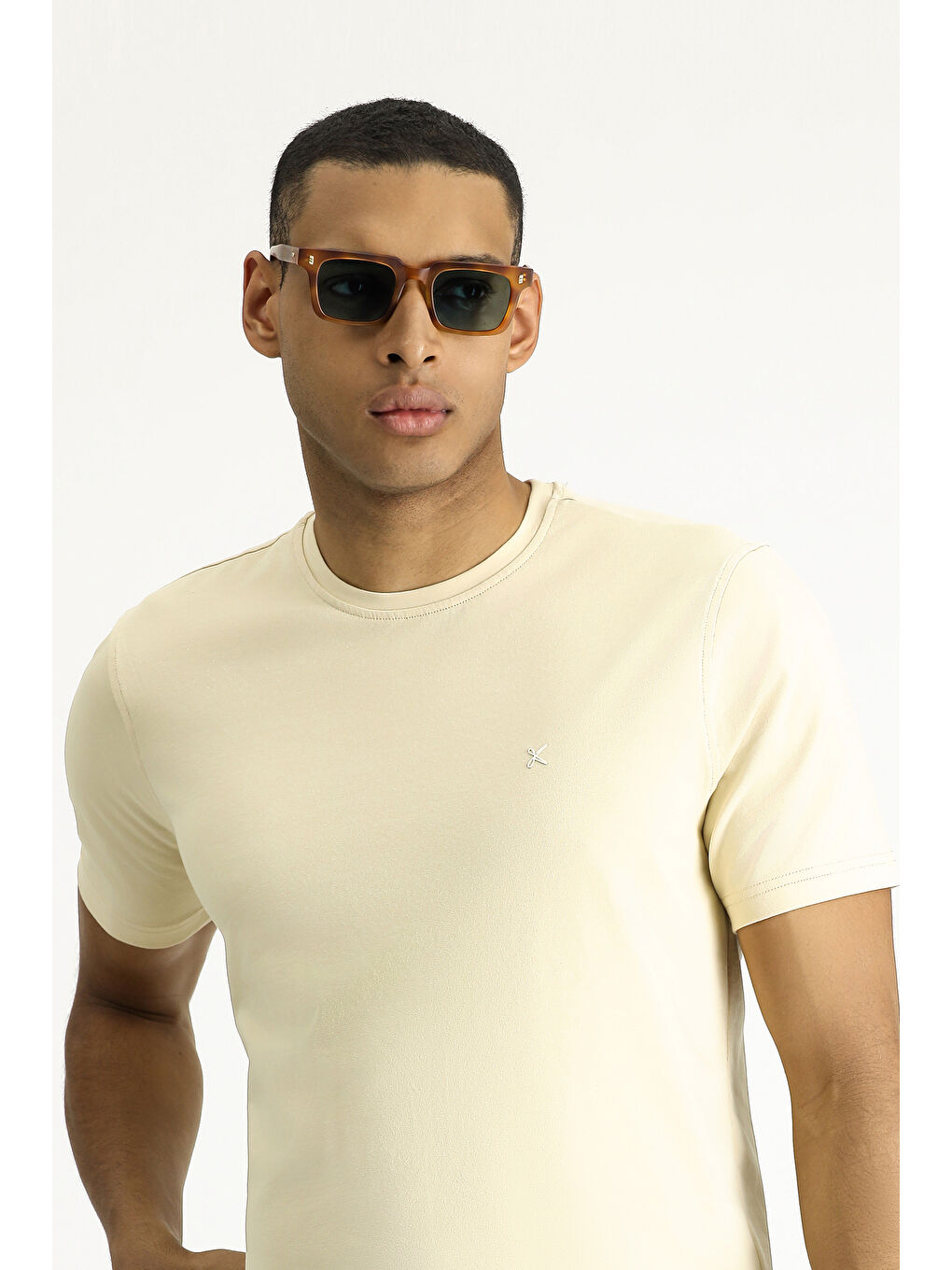 Bej Bisiklet Yaka Slim Fit Dar Kesim Süprem Pamuklu Tişört-1