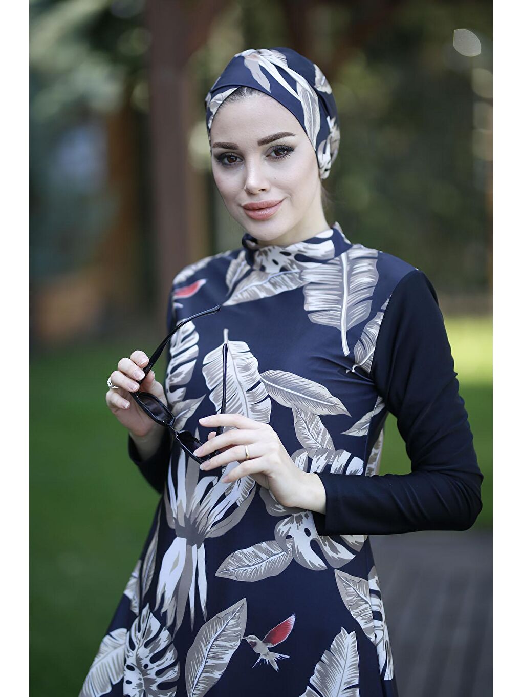 Siyah Tasarım Tam Kapalı Tesettür Mayo Kahve Yapraklar