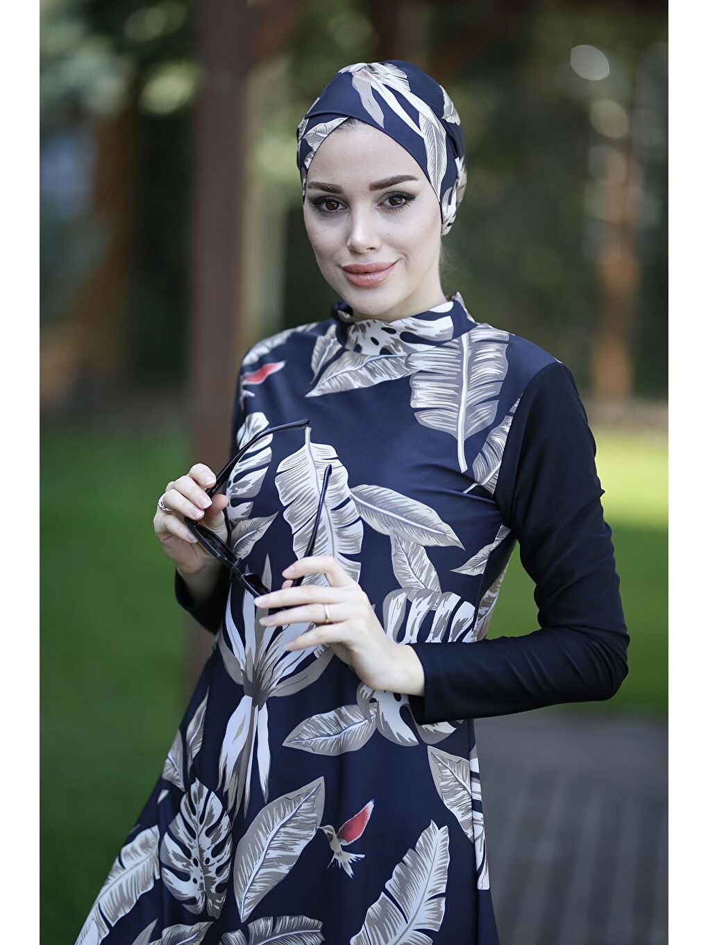 Siyah Tasarım Tam Kapalı Tesettür Mayo Kahve Yapraklar-1