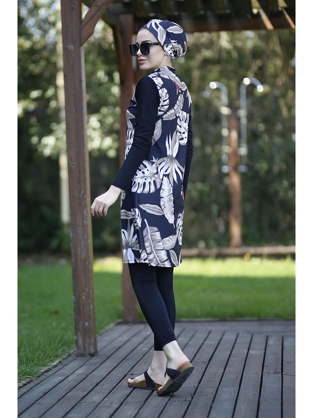 Siyah Tasarım Tam Kapalı Tesettür Mayo Kahve Yapraklar-3