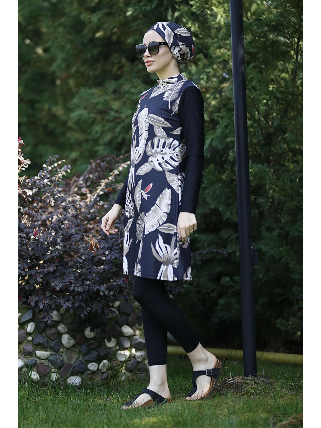 Siyah Tasarım Tam Kapalı Tesettür Mayo Kahve Yapraklar-4