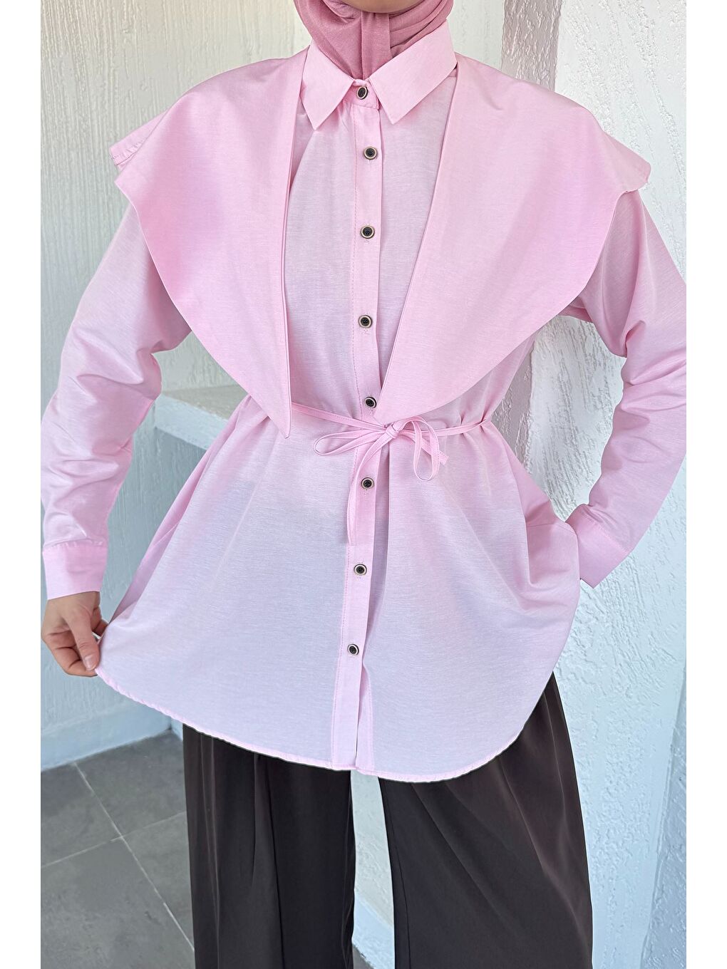 Pembe Yaka Detaylı Bel Bağcıklı Tesettür Gömlek-2