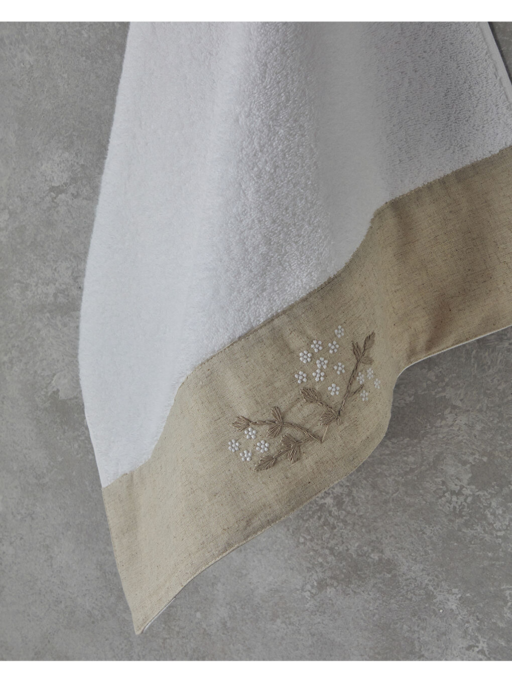 Flower Bud Pamuklu Nakışlı Yüz Havlusu 50x90 cm Beyaz-1