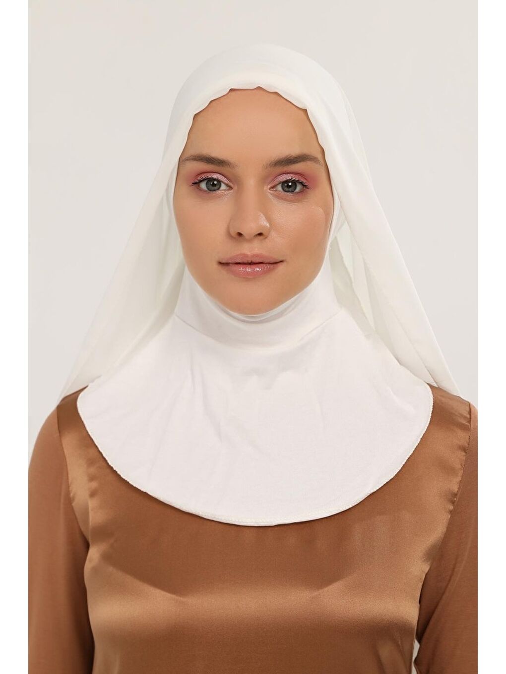 Ekru Hazır Pratik Lüks Boyunluklu Boneli Şifon Şal