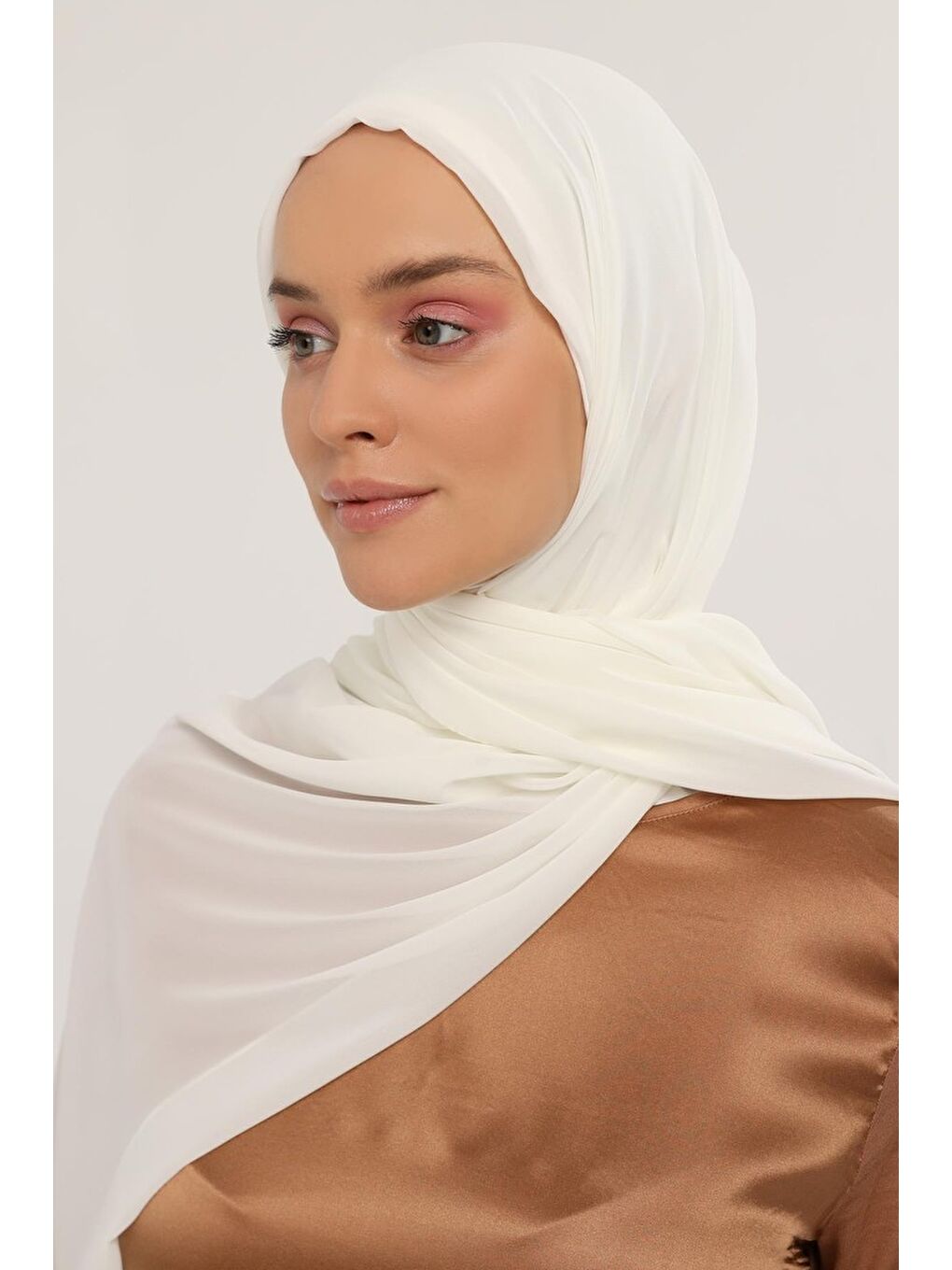 Ekru Hazır Pratik Lüks Boyunluklu Boneli Şifon Şal-3