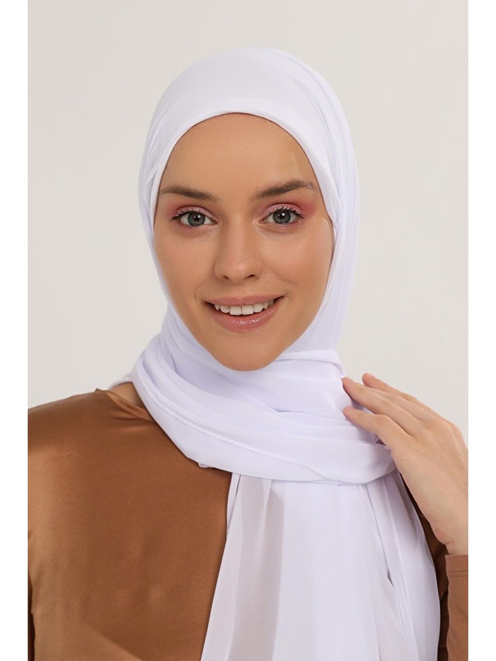 Beyaz Hazır Pratik Lüks Boyunluklu Boneli Şifon Şal-3