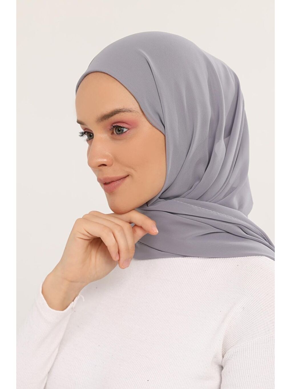 Gri Hazır Pratik Lüks Boyunluklu Boneli Şifon Şal-1