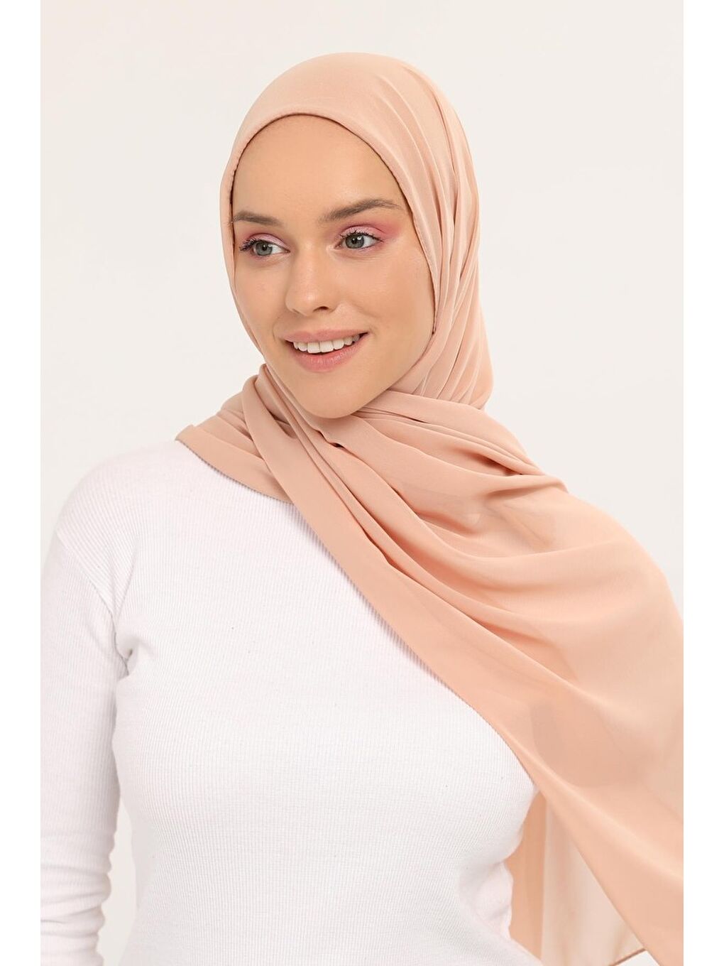 Bej Hazır Pratik Lüks Boyunluklu Boneli Şifon Şal-1