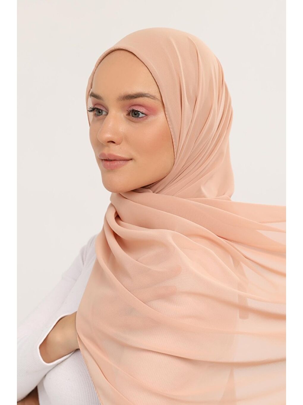 Bej Hazır Pratik Lüks Boyunluklu Boneli Şifon Şal-3