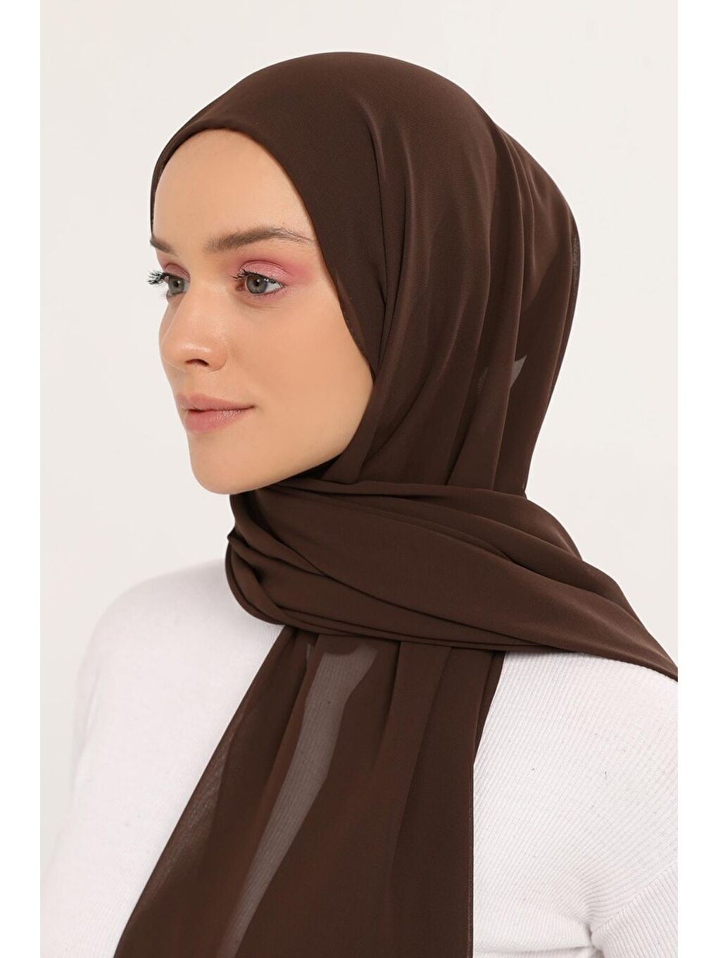 Kahverengi Hazır Pratik Lüks Boyunluklu Boneli Şifon Şal-3
