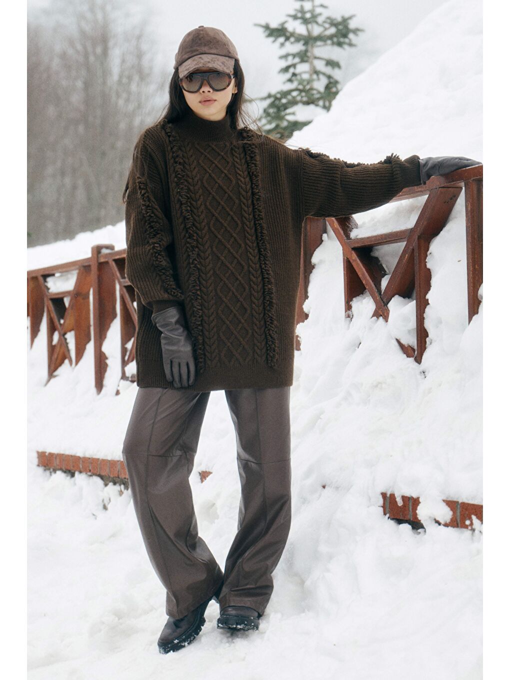 Kahverengi Püskül Detaylı Örme Kazak Kahve-1