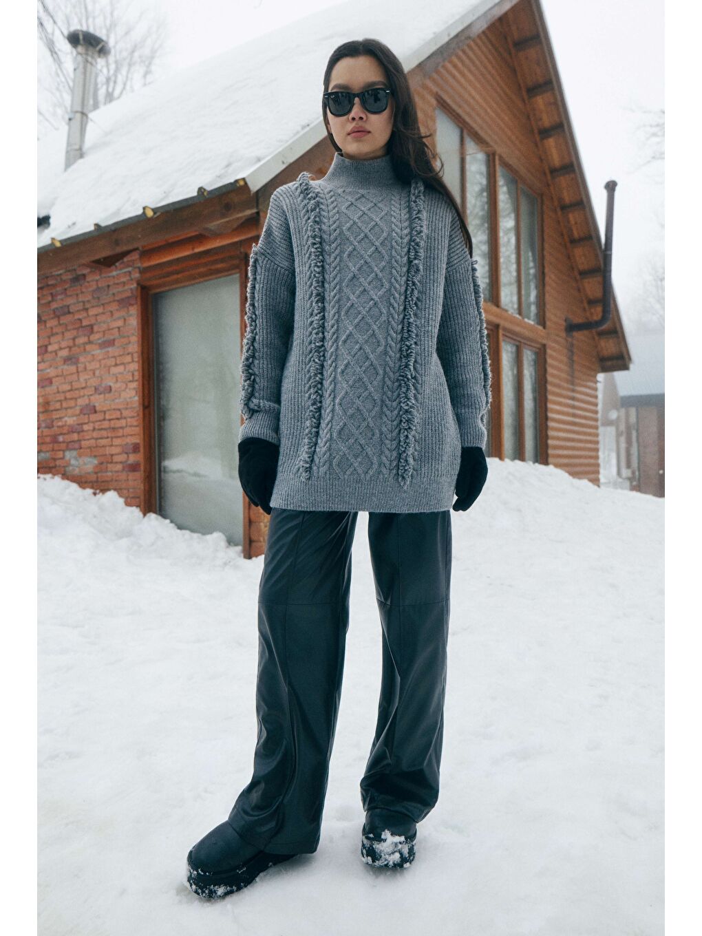 Püskül Detaylı Örme Kazak Gri-1