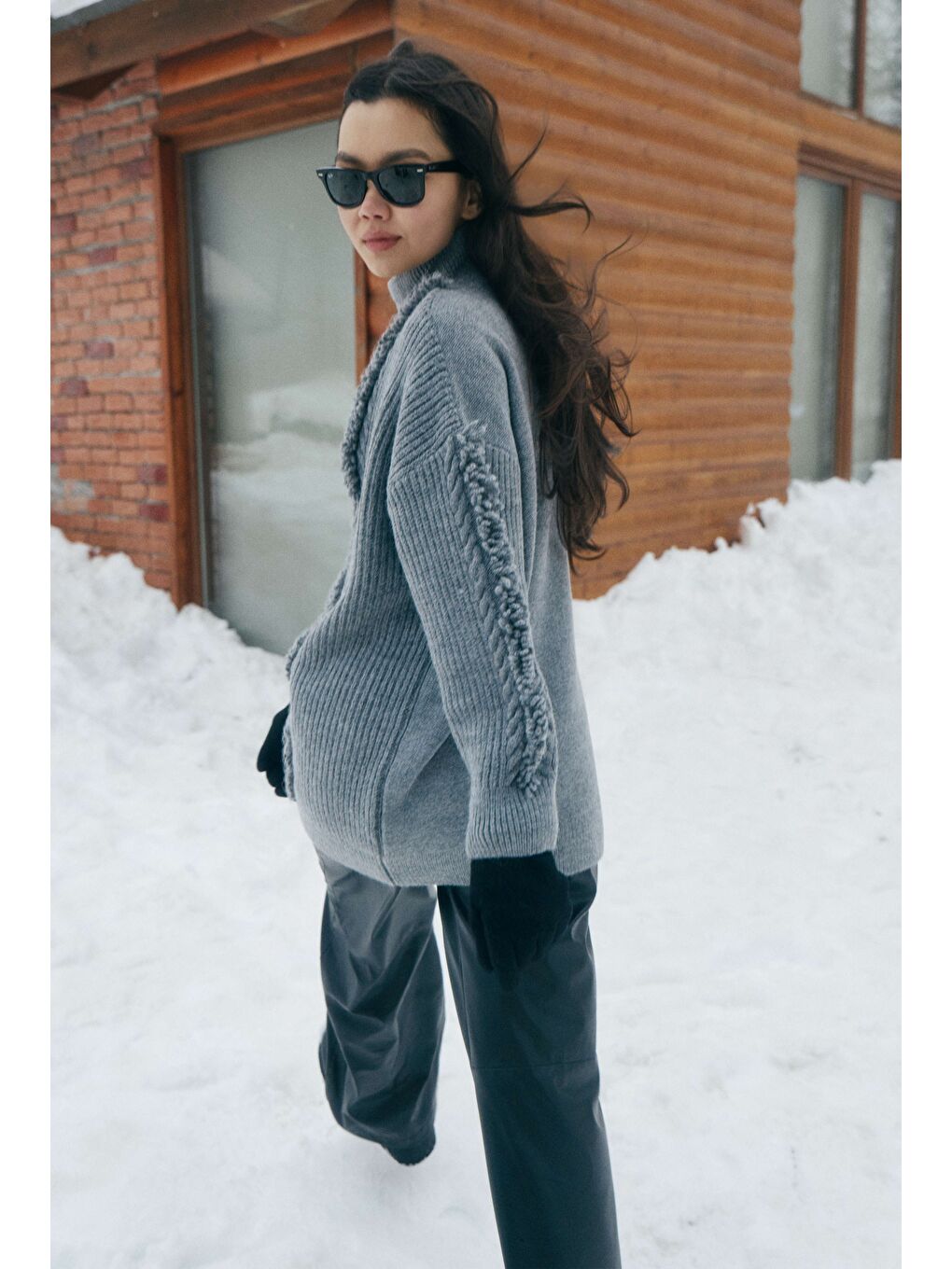 Püskül Detaylı Örme Kazak Gri-2