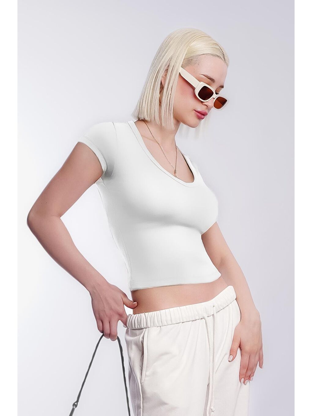 Beyaz V Yaka Basic Kadın Tişört Mg2450-3