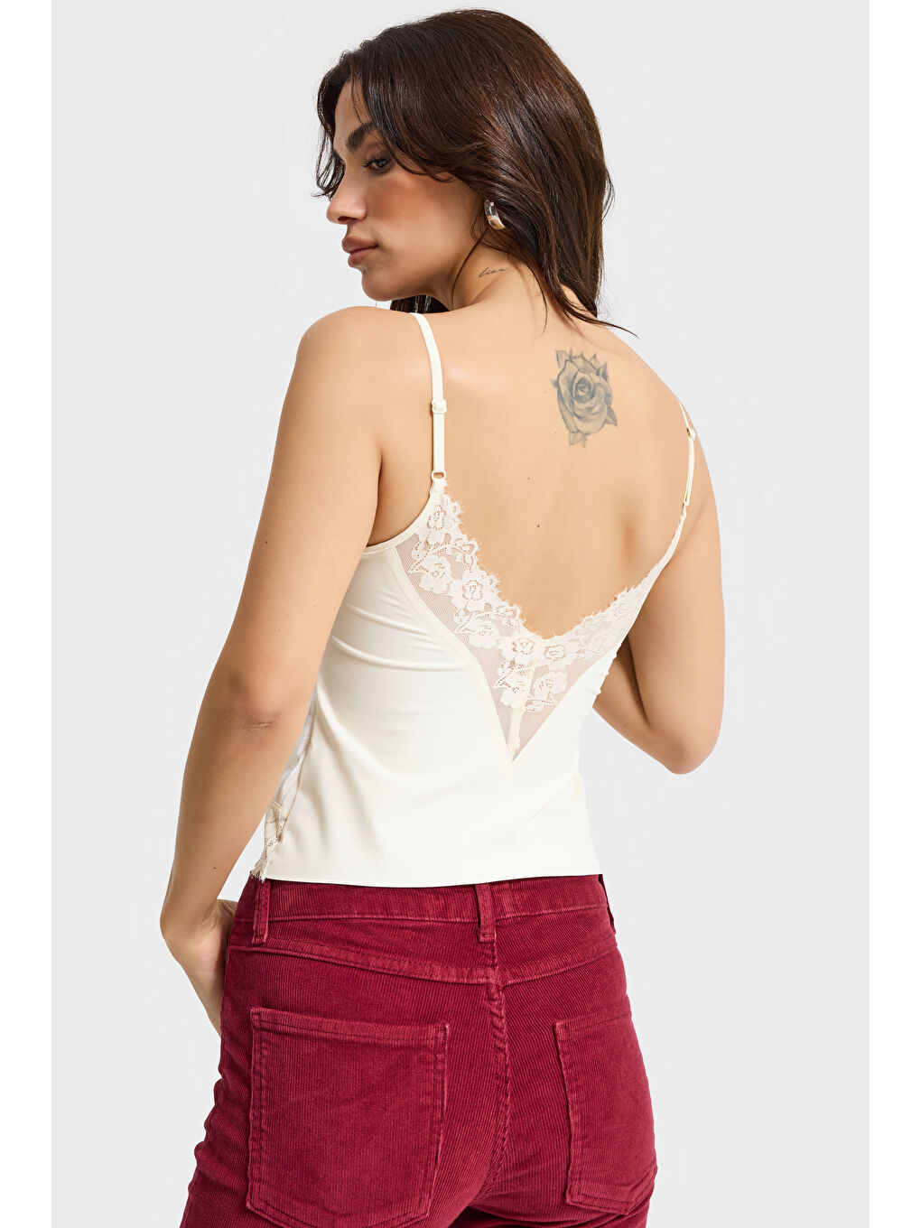 Kadın Ekru Renk İnce Askılı Pedli Dantel Detaylı Tasarım Büstiyer Bluz-1