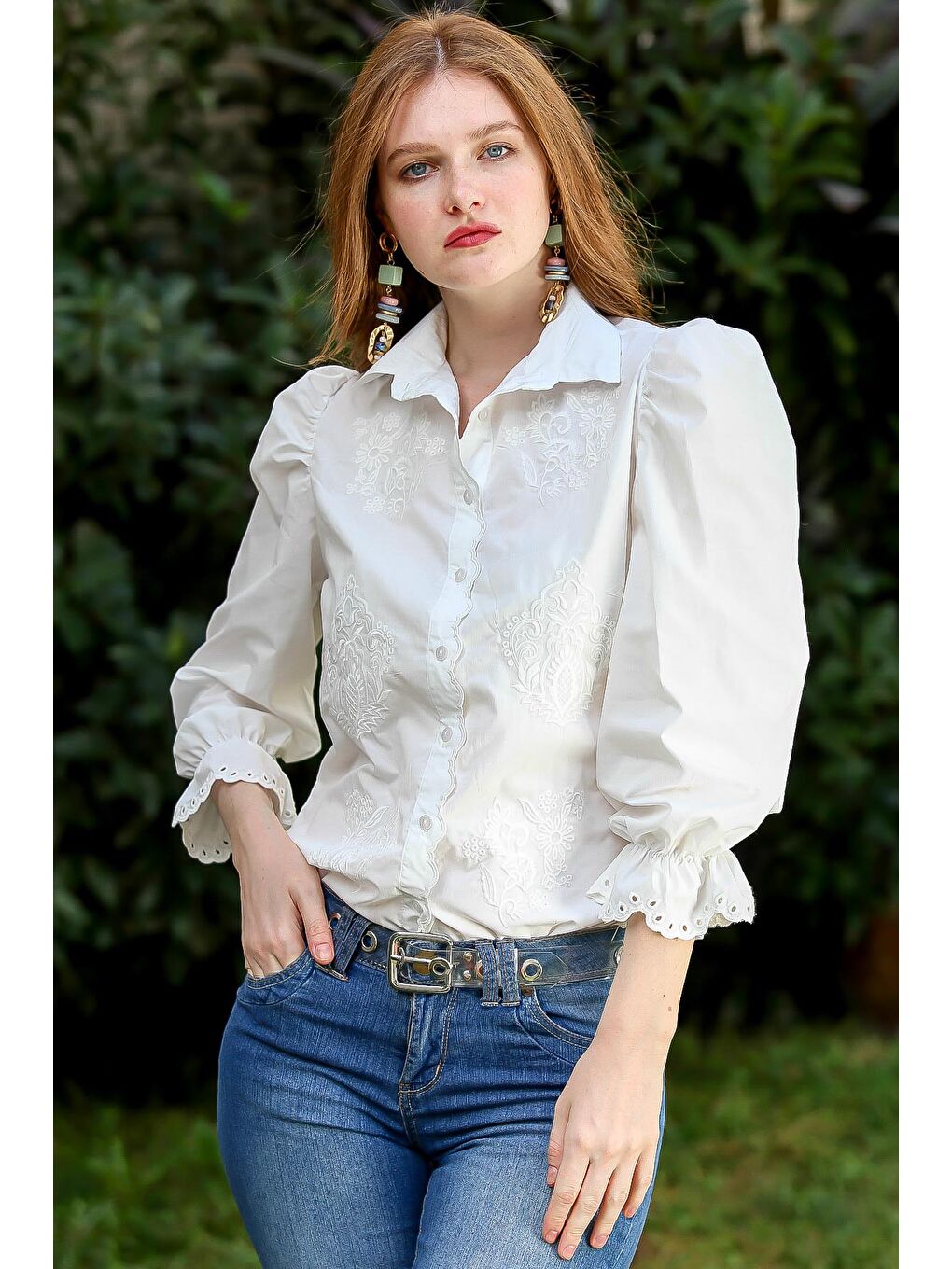 Kadın Beyaz Vintage Patı Ve Ön Bedeni Nakışlı Kolları Fisto Detaylı Gömlek M10010400GM99494