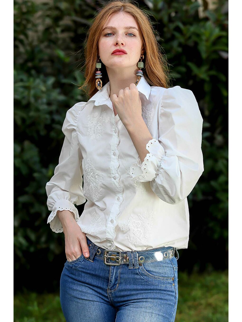 Kadın Beyaz Vintage Patı Ve Ön Bedeni Nakışlı Kolları Fisto Detaylı Gömlek M10010400GM99494-1