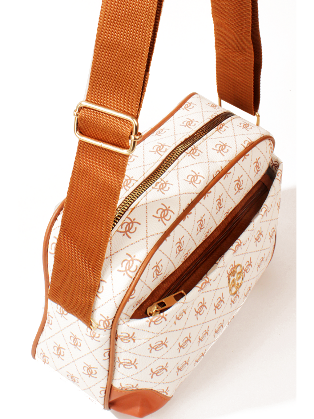 Beyaz Kadın Ön Gözlü Desenli Deri Spor Kolon Askılı Yonca Detaylı Omuz&Çapraz Çanta (10796)-1