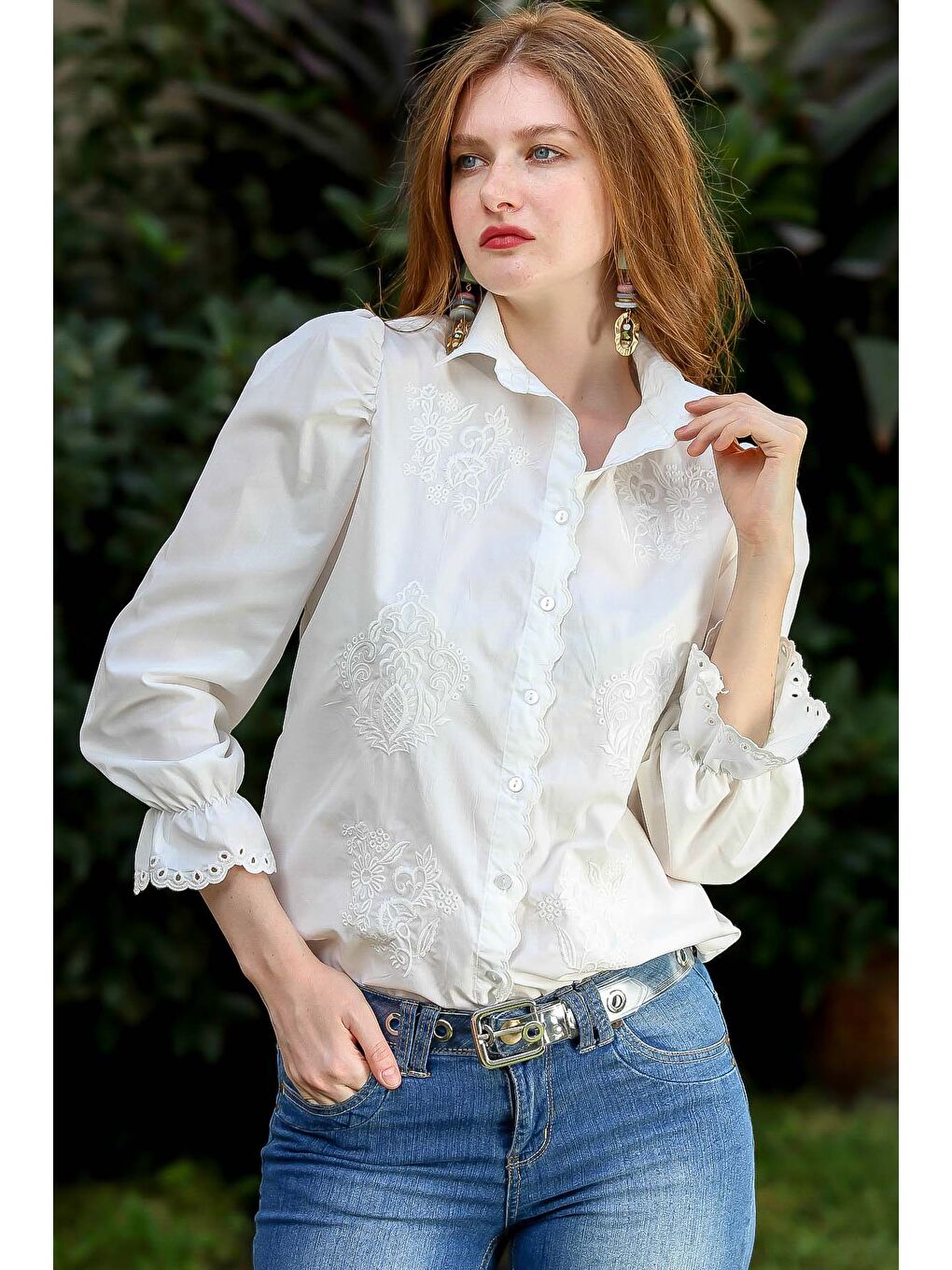 Kadın Beyaz Vintage Patı Ve Ön Bedeni Nakışlı Kolları Fisto Detaylı Gömlek M10010400GM99494-2
