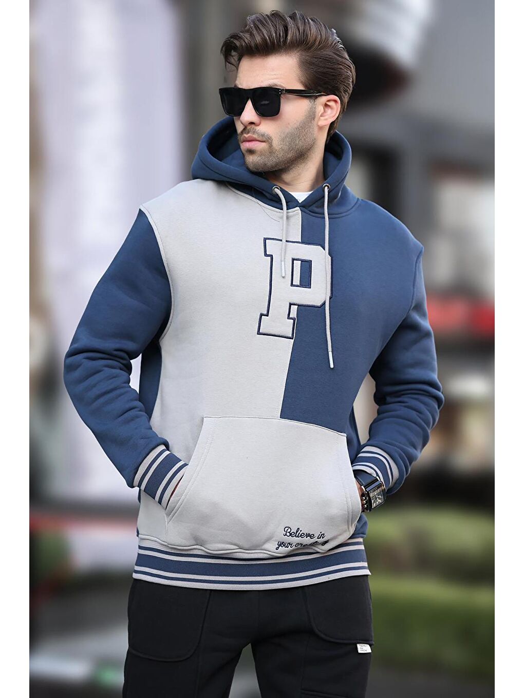 Lacivert Renk Bloklu Kapüşonlu Baskılı Erkek Sweatshirt 7078