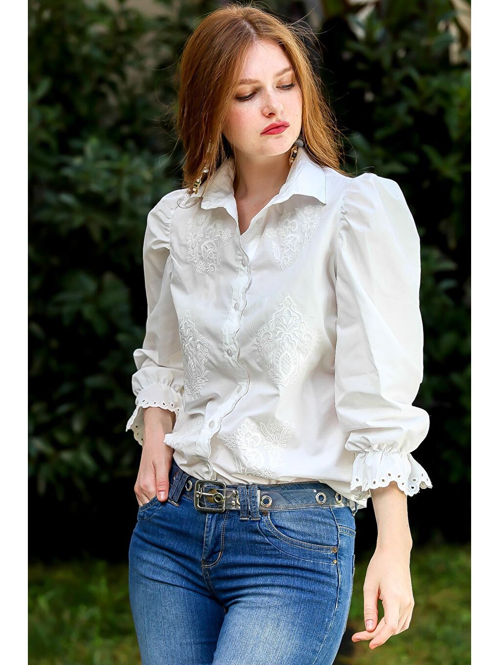 Kadın Beyaz Vintage Patı Ve Ön Bedeni Nakışlı Kolları Fisto Detaylı Gömlek M10010400GM99494-3